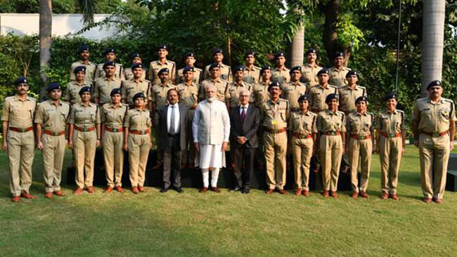ips-probationers-of-2018-batch-call-on-pm