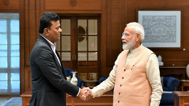 PM meets innovator who built experimental aircraft