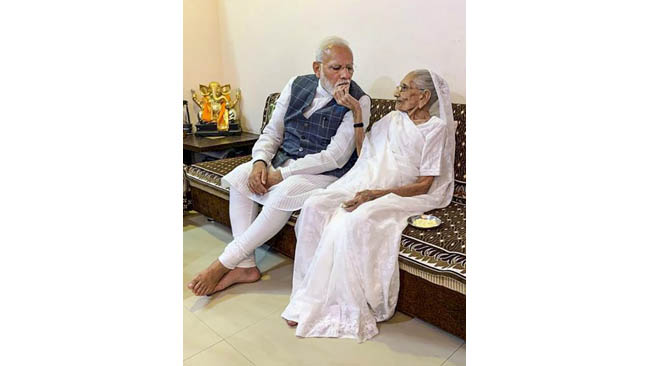 PM Modi meets his mother in Gujarat