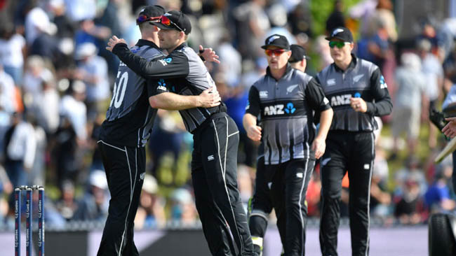england-collapse-to-give-new-zealand-t20-series-lead