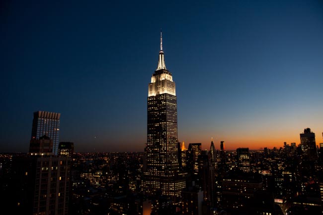 experience-the-wonder-of-the-holiday-season-at-the-empire-state-building