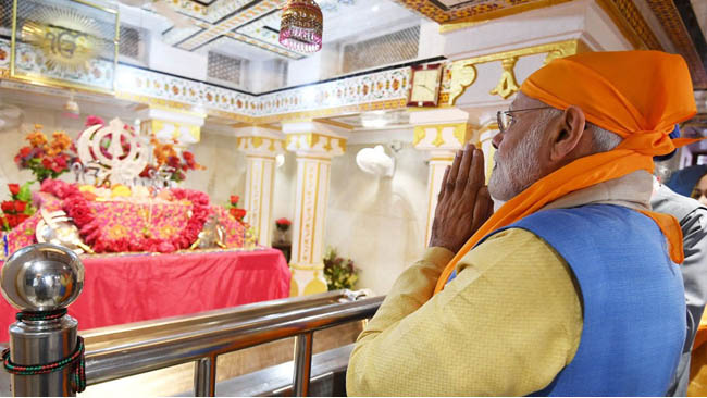 PM greets the people on the 550th Prakash Parv of Shri Guru Nanak Dev Ji
