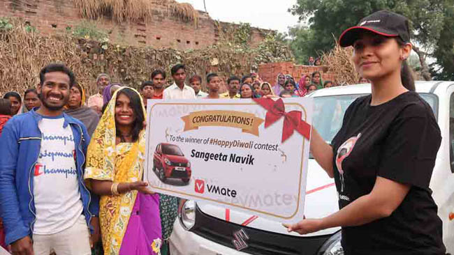 UP Housewife Wins A Car During VMate’s ‘Roshan Karo India’ Campaign