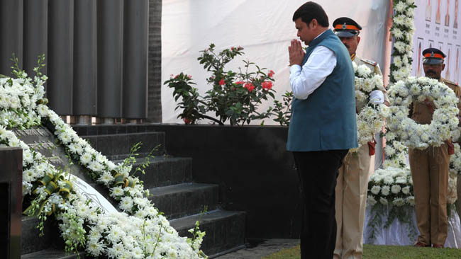 CM Fadnavis pays tributes to 26/11 terror attack martyrs
