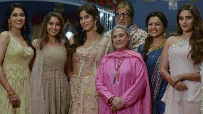 Amitabh Bachchan poses with ‘ladies at work’ Katrina Kaif, Jaya Bachchan, Manju Warrier, Regina Cassandra, Reba Monica John