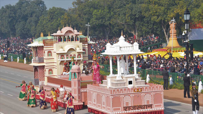 राजपथ पर छाया राजस्थानी लोक कला एवं संस्कृति का रंग राजस्थान की झांकी बनी जन आकर्षण का केन्द्र