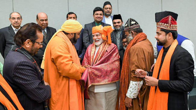 PM hands over 'chadar' for Ajmer Sharif dargah