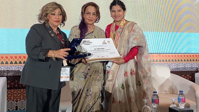Dr. Bina Modi Receives Award of Excellence From the Egyptian Government in Cairo