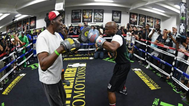 ex-champion-and-trainer-roger-mayweather-dies