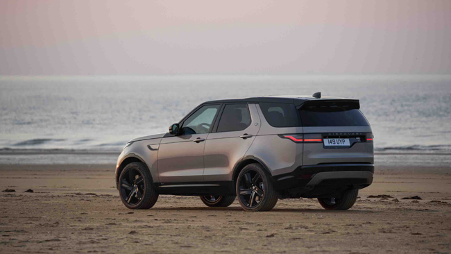 NEW DISCOVERY: EFFICIENT POWERTRAINS, ENHANCED CONNECTIVITY & MORE COMFORT FOR VERSATILE FAMILY SUV