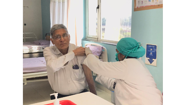 नारायणा हॉस्पिटल, जयपुर में 73 वर्षीय सर्जन को दी गई कोविड वैक्सीन, डॉक्टरों व स्वास्थ्यकर्मियों के साथ किया गया आगाज़