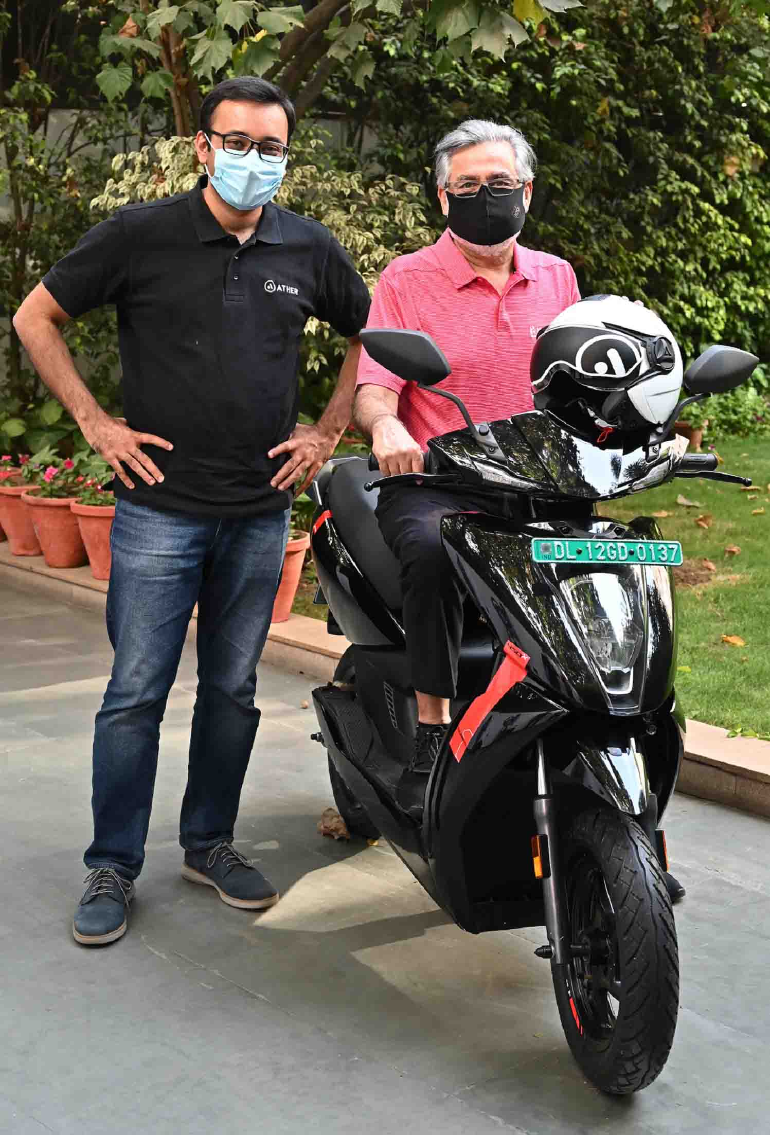 DR. PAWAN MUNJAL RECEIVES THE FIRST ATHER 450X IN DELHI