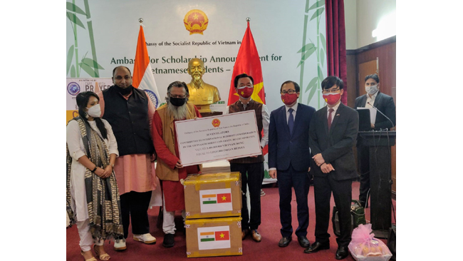 The Government & People of Vietnam stand with India Vietnam Ambassador to India distributes Covid 19 relief material