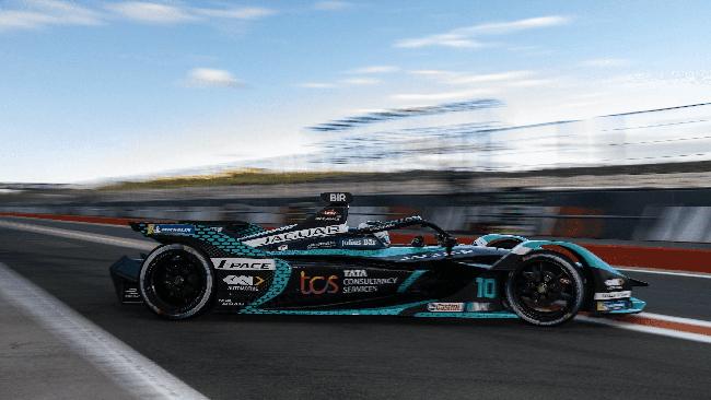 jaguar-tcs-racing-ready-for-the-lights-to-go-green-on-the-first-abb-fia-formula-e-e-prix-of-season-eight