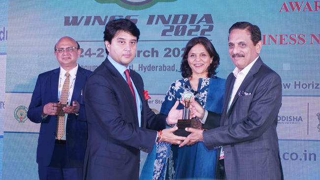 Jyotiraditya Scindia presents Wings India Awards 2022