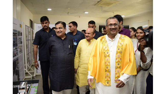 Hon’ble Shri Nitin Gadkari graces the first convocation ceremony of World University of Design