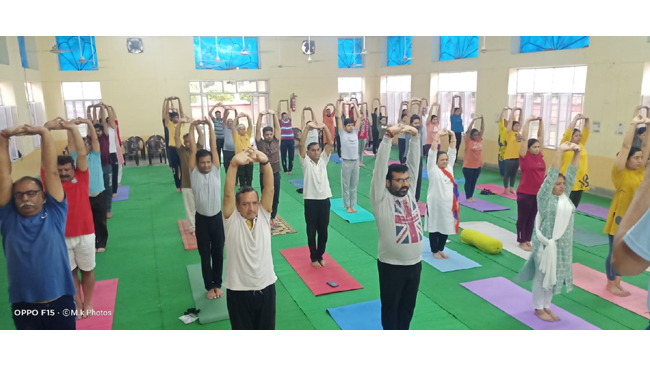 अंतर्राष्ट्रीय योग दिवस पर वार्ड 75 में योगा शिविर का आयोजन