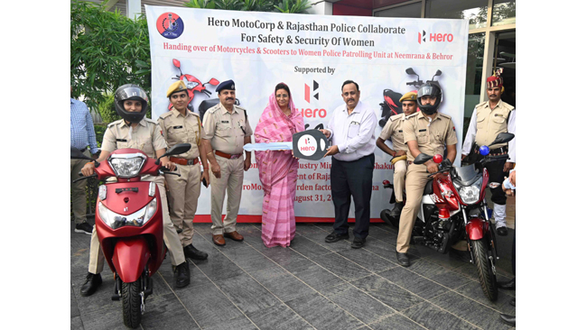 HERO MOTOCORP PRESENTS MOTORCYCLES AND SCOOTERS TO THE RAJASTHAN POLICE PATROLLING UNIT