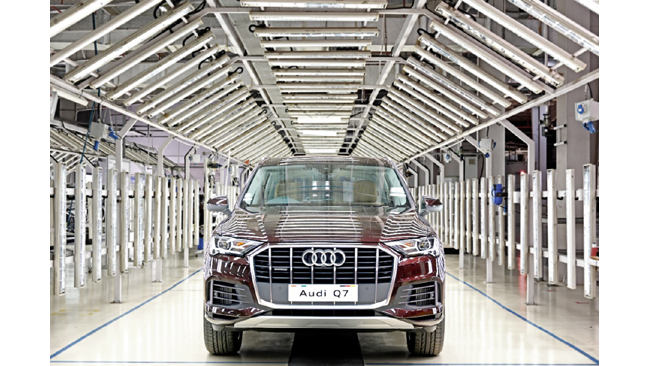 Audi launches a limited edition Audi Q7 to celebrate the upcoming festive season
