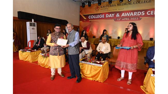 कस्तूरबा मेडिकल कॉलेज, एमएएचई, मणिपाल में कॉलेज दिवस और पुरस्कार समारोह 2023 मनाया गया