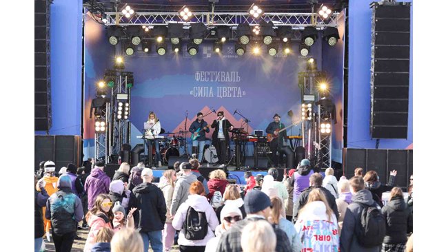 Some 10,000 People Attend First Power of Colour Festival at Kirovsk Ski Resort