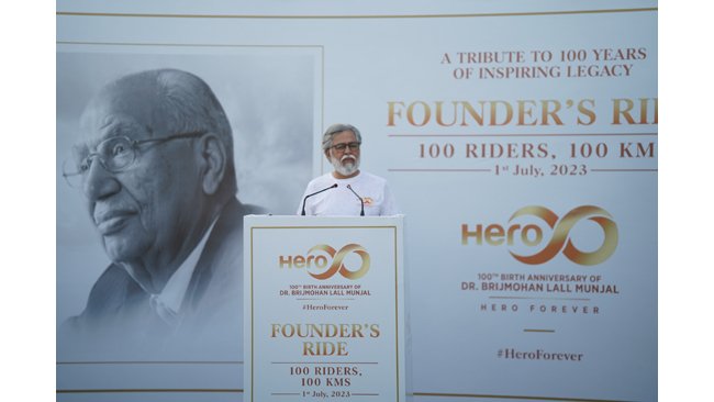 dr-pawan-munjal-executive-chairman-hero-motocorp-led-the-founder-s-ride-commemorating-the-100th-birth-anniversary-of-his-father-padma-bhushan-dr-brijmohan-lall-munjal