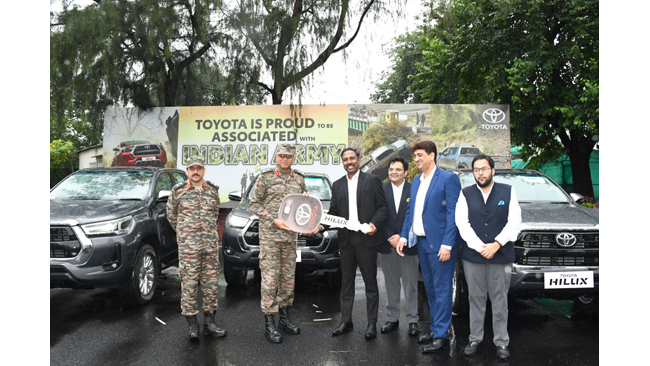 toyota-kirloskar-motors-delivers-a-fleet-of-the-iconic-hilux-to-the-indian-army