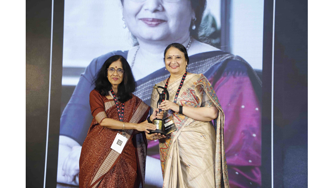 Smt. Parminder Chopra, Director (Finance) and CMD (Addl. Charge), PFC Honored with "Finance Leader of the Year" Award