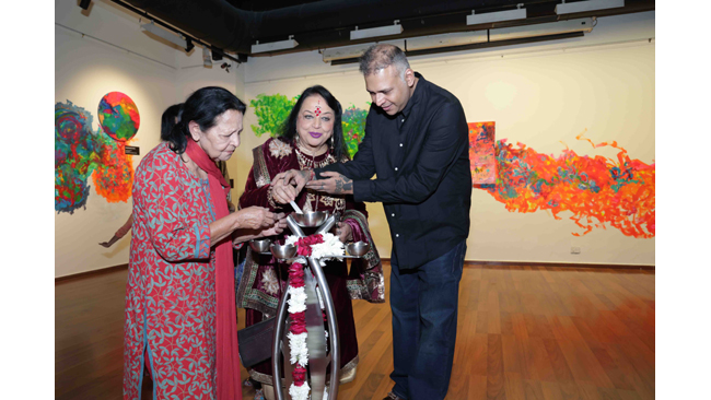 embark-the-journey-of-art-healing-creativity-at-varunjai-sahni-s-sarvam-exhibition