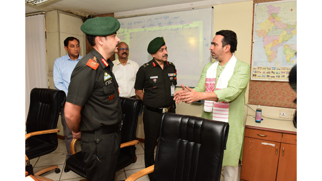 shri-jayant-chaudhary-meets-ex-servicemen-and-other-aspiring-entrepreneurs-undergoing-training-at-niesbud