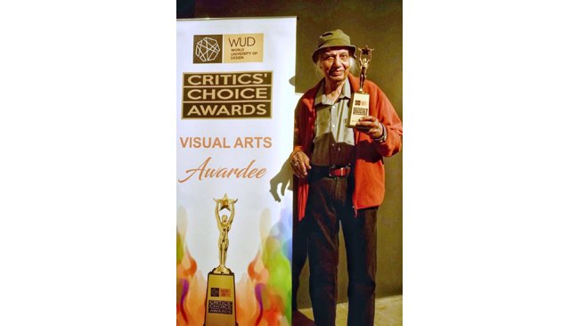 world-university-of-design-honors-renowned-printmaker-devraj-dakoji-with-critics-choice-award