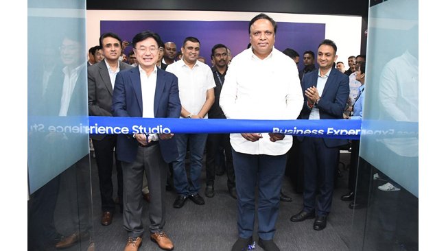 ai-meets-innovation-samsung-launches-its-future-forward-business-experience-studio-in-mumbai