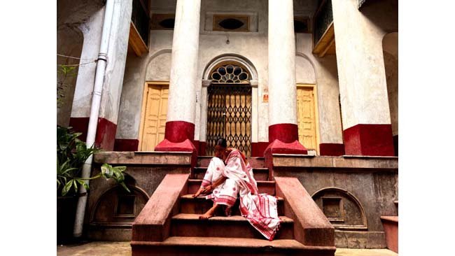 celebratingbengal-s-handloom-heritage-laalpaar-sarees-reimagined-by-coca-cola