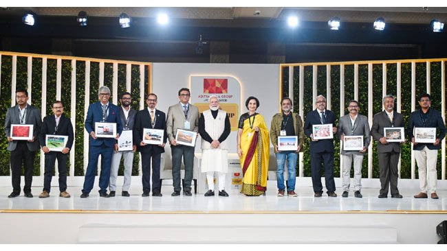 prime-minister-felicitates-ht-100-my-country-my-lens-photography-contest-winners