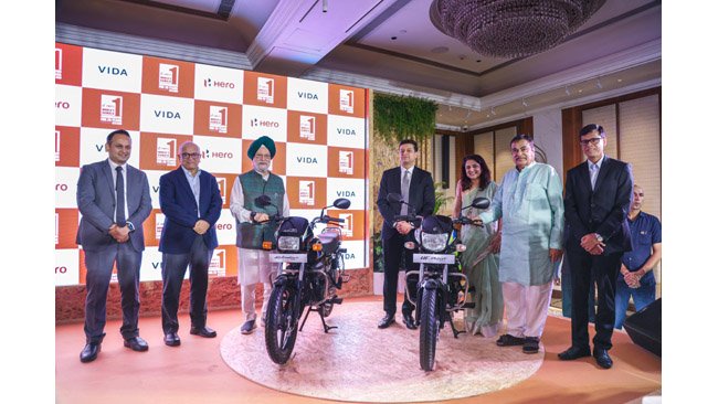 hero-motocorp-unveils-its-first-flex-fuel-motorcycles-to-power-india-s-self-reliant-mobility-future-launches-flex-fuel-ready-splendor-and-hf-deluxe