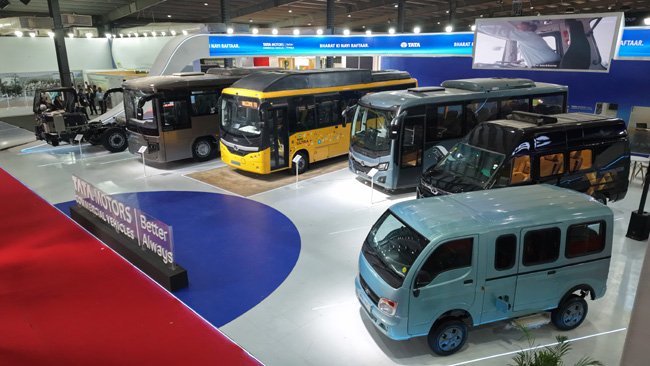 tata-motors-showcases-next-generation-passenger-mobility-solutions-at-prawaas-5-0-launches-new-ultra-prime-and-starbus-prime-range